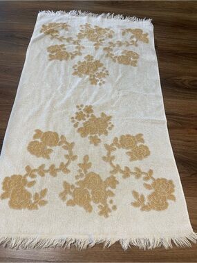 Vintage Floral Print Bath Towel retro